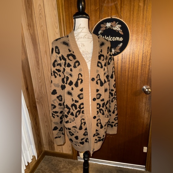 Cheetah cardigan - Picture 3 of 8